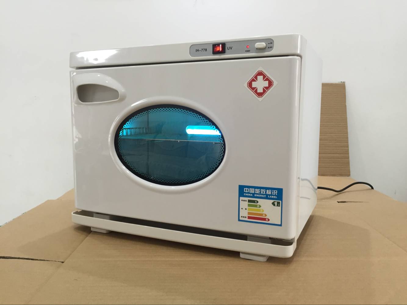 Dentallaborausrüstung UV-Desinfektionsschrank Medizinischer Sterilisator mit elektrischer Trocknungsfunktion 18L