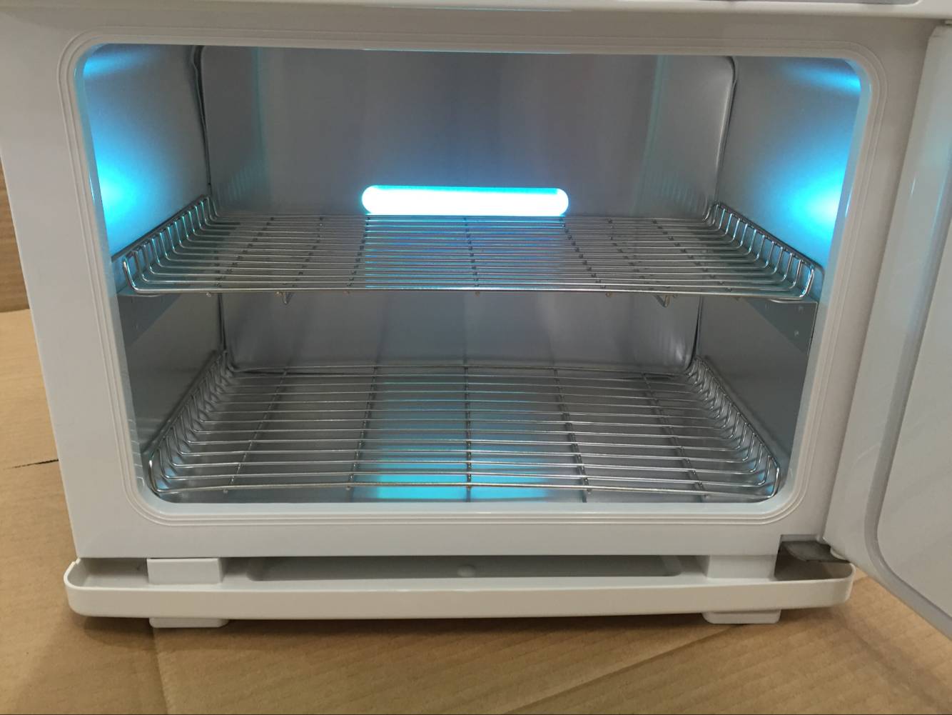 Dentallaborausrüstung UV-Desinfektionsschrank Medizinischer Sterilisator mit elektrischer Trocknungsfunktion 18L